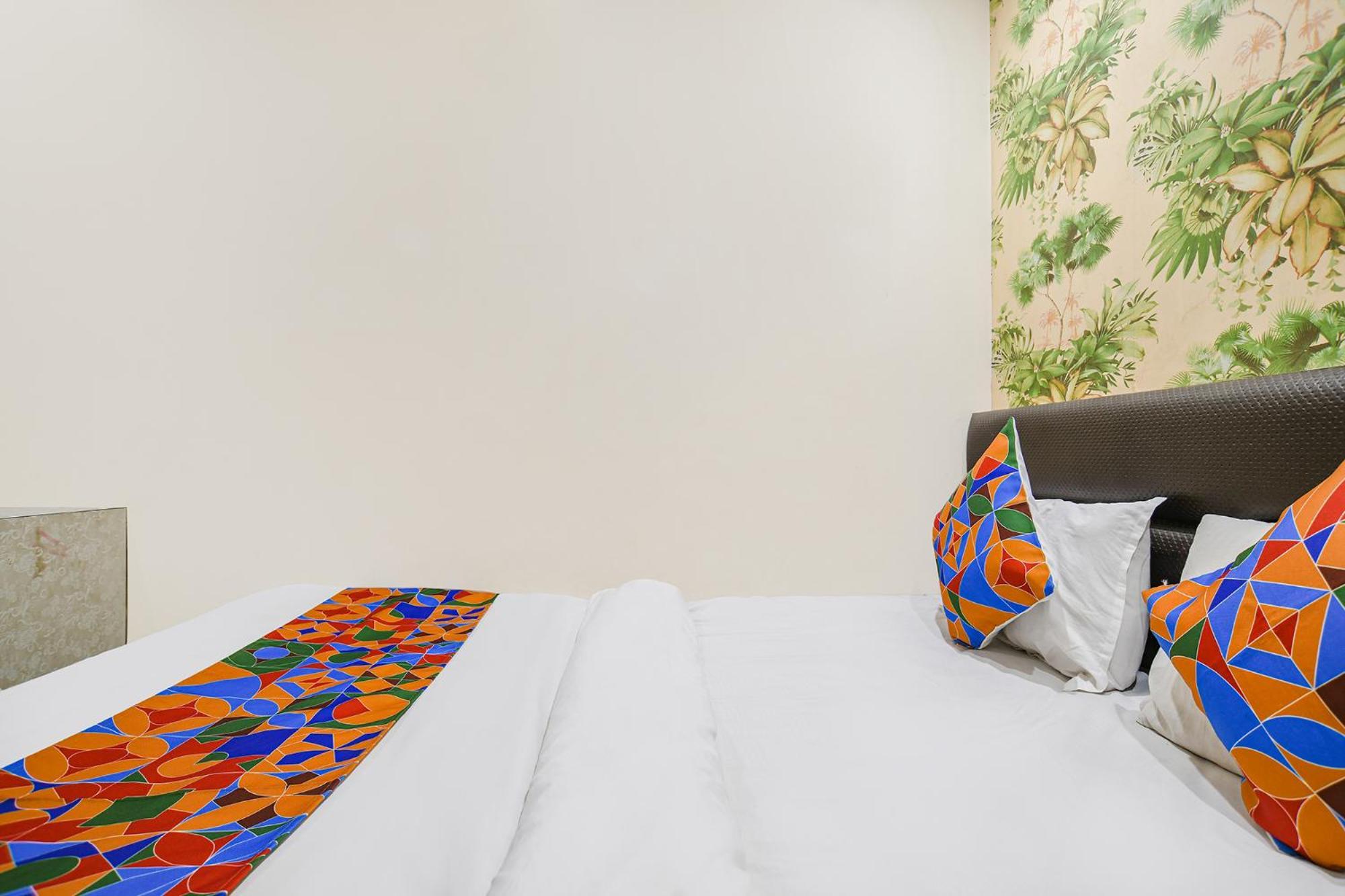 Fabhotel Shivam Palace- Near Mahakal Mandir Ujjain Exteriör bild