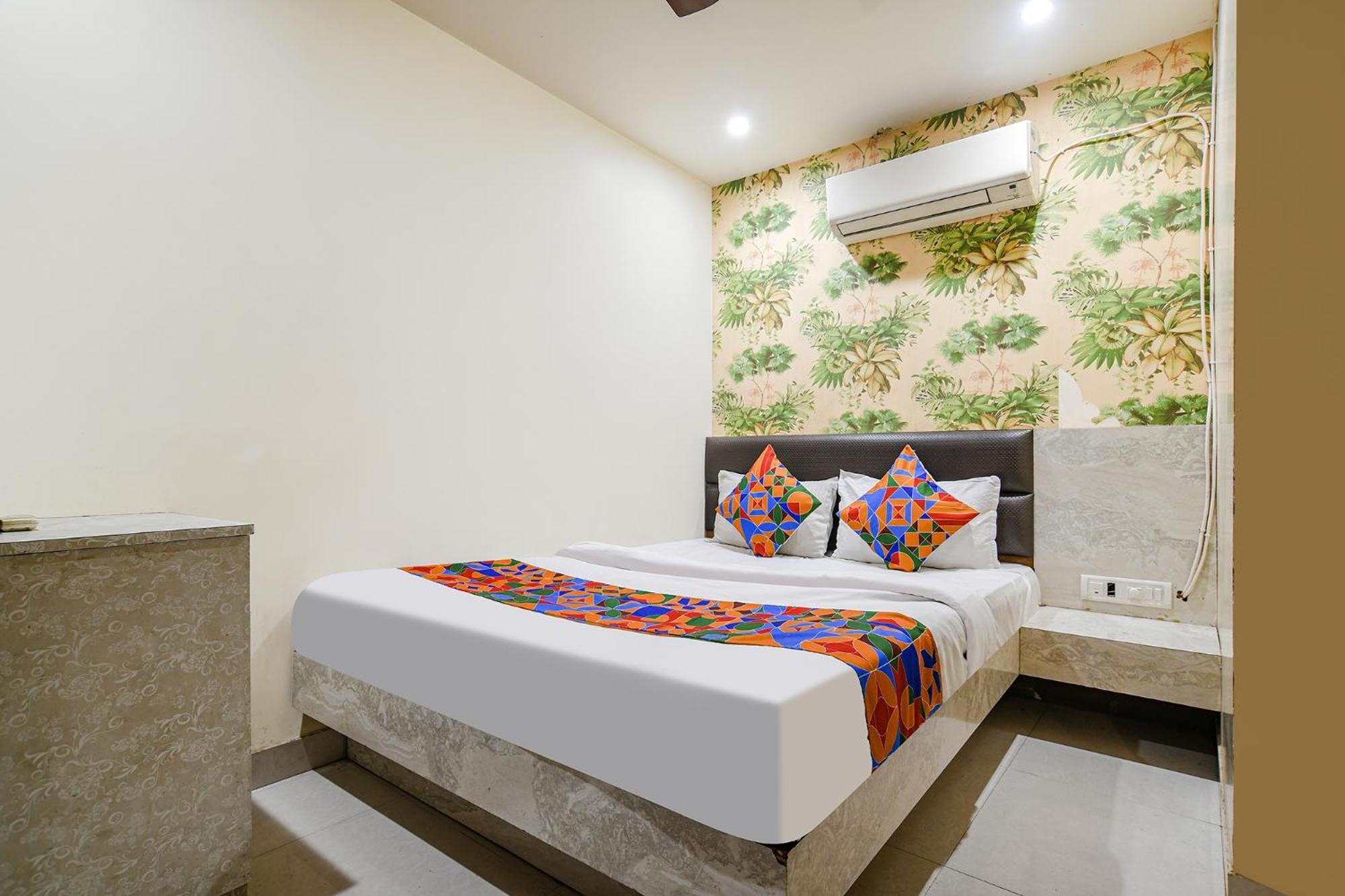 Fabhotel Shivam Palace- Near Mahakal Mandir Ujjain Exteriör bild